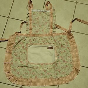 Floral Apron with Ruffle Trim